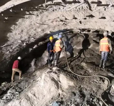 平远拱顶带模注浆料的施工流程及注意事项